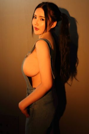 天降女子从二楼掉下来