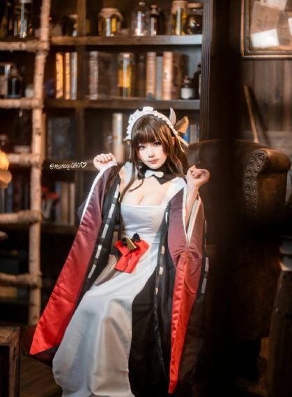 年轻秘书