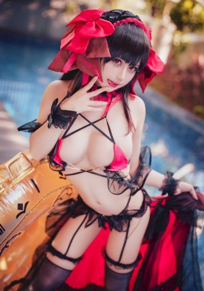 撕开她的乳罩慢慢捏捏视频