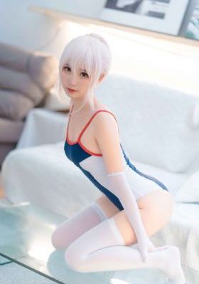 公在客厅里吃我的奶涨奶电影
