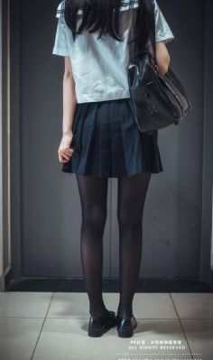 她在她老公面前被耍了